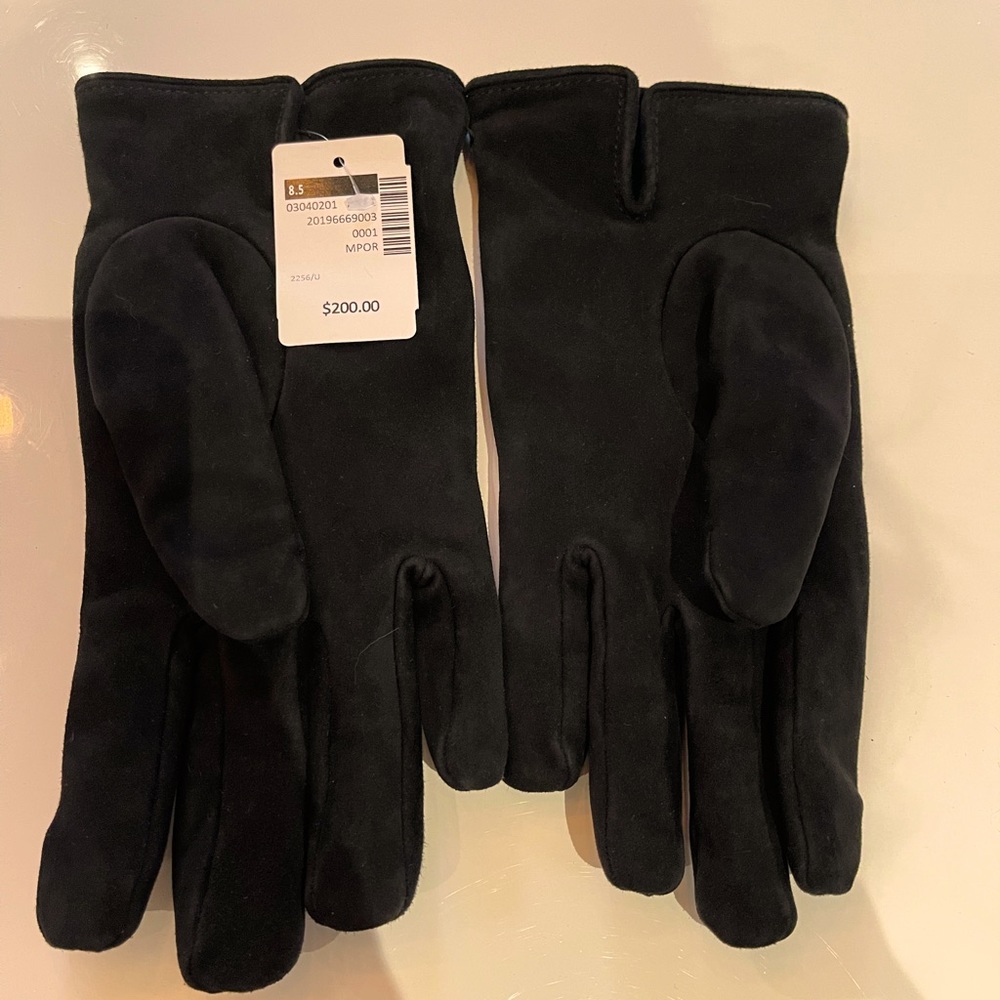 Brand new Holt Renfrew, lambswool and cashmere , black gloves